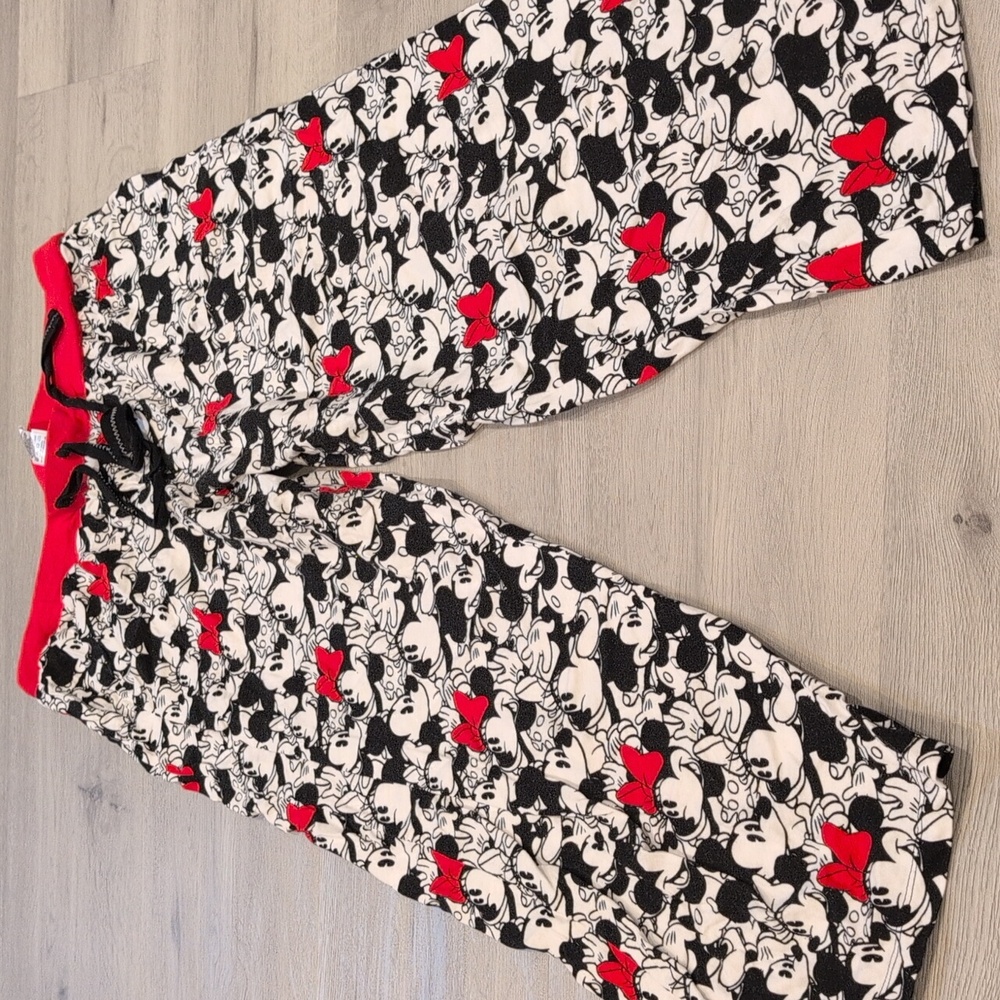 Woman's size large Disney pajama Capri pants